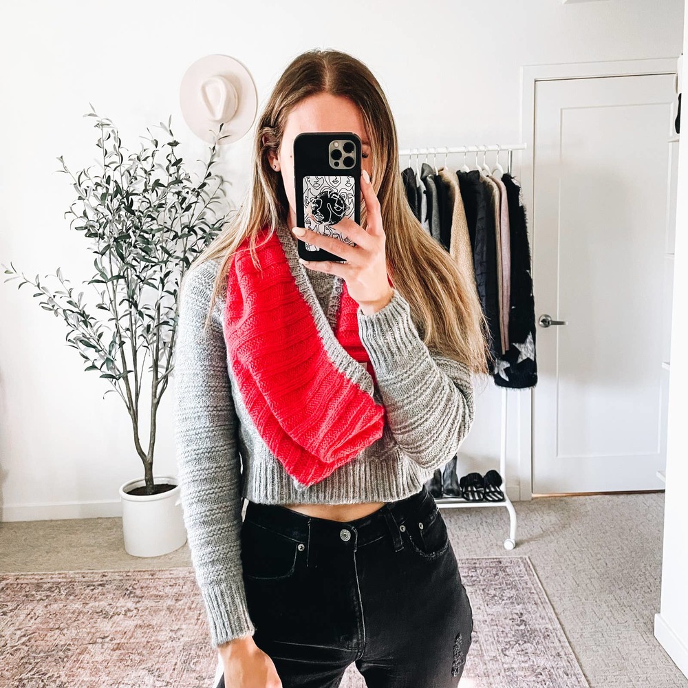 FREE PRESS Red &‎ Gray Warm, Cozy, Knit Circle Scarf